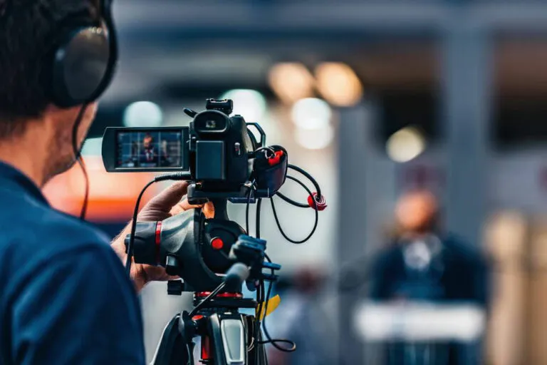 make-a-company-more-personal-with-video-768x512