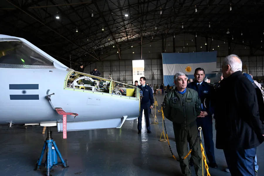 quinto-beechcraft-b-200-huron-03