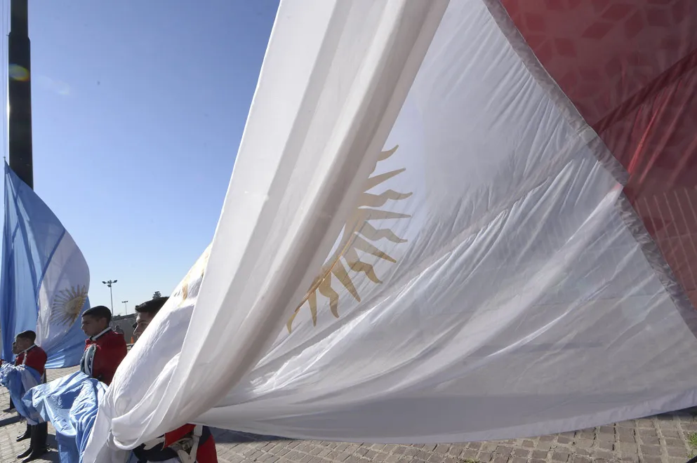 Schiaretti-preside-el-Acto-por-el-día-de-la-Bandera-de-Córdoba-1