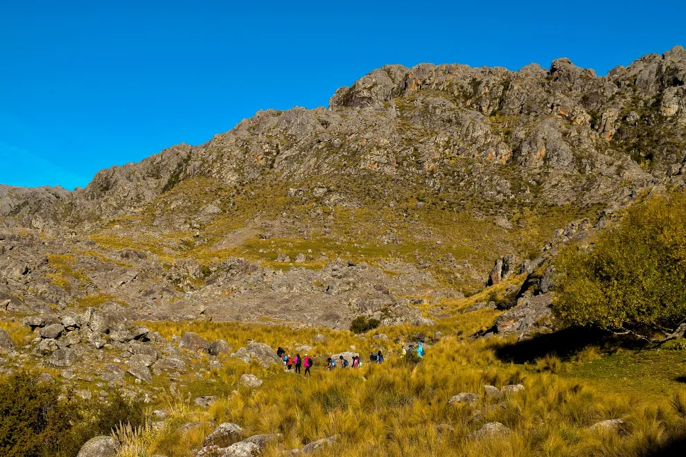 081-Valle-de-Los-Lisos-con-gente-caminando-1