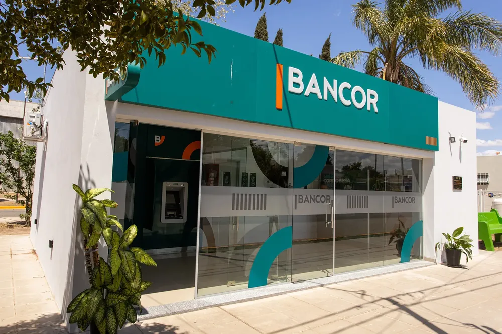 Flamante-Centro-de-Atencion-BANCOR-en-Piquillin-1