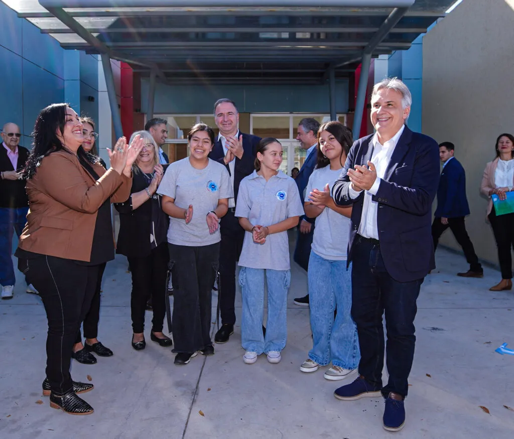 2025-04-30-La-Carlota-Inauguracion-de-polideportivo-social-entrega-de-creditos-viviendas-y-escrituras-109109-e1746045396472-1024x875
